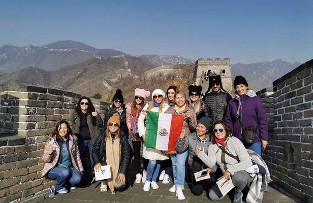 Mutianyu Unlocked: Private Spanish-Guided Great Wall Adventure