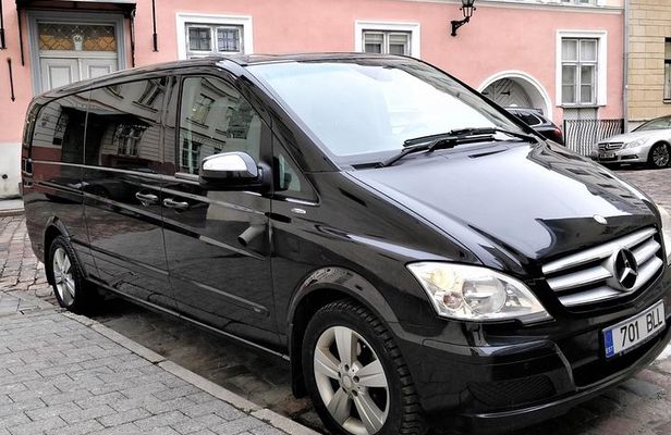 Private 2.5-Hour Tour of Tallinn Old Town in a Spacious Mercedes Minivan