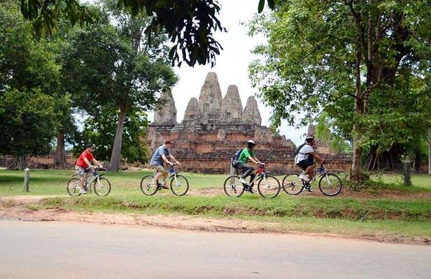 Full-Day Angkor Temple Bike Tour from Siem Reap Inclusive of Lunch
