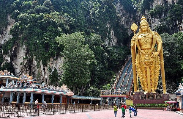 Fireflies Cruise with Batu Cave Visit and Seafood Dinner