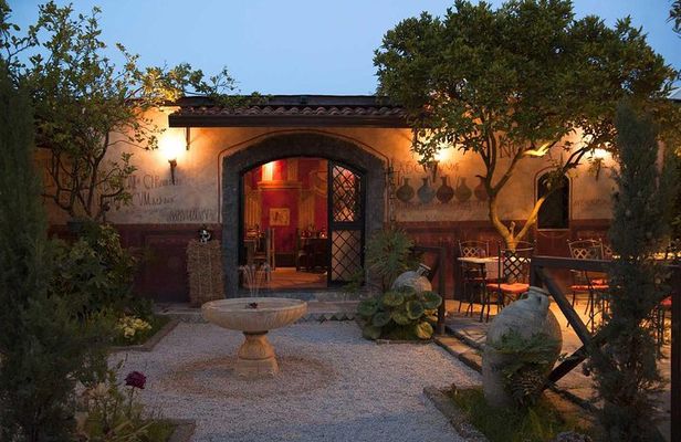 Pompei tour with a 2000 years roman dinner