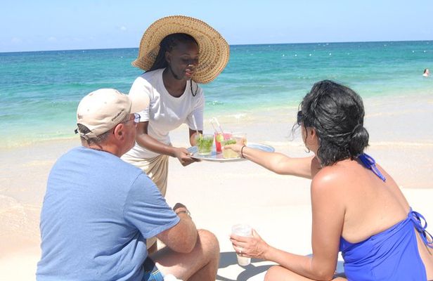 Montego Bay: Bamboo Beach Club VIP Access with Lunch & Cocktails