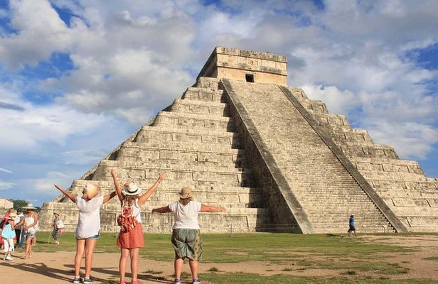 Chichen Itza Tour: Valladolid & Cenote Adventure with Buffet