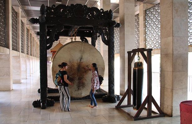 Jakarta Private City Tour with Obama School visit