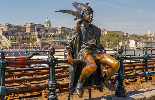 Explore Budapest’s Art and Culture with a Local 