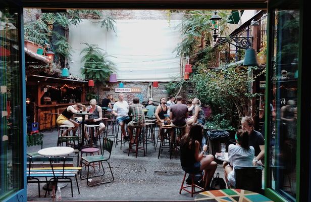 Secret Ruin Bar Crawl in Budapest with a Local