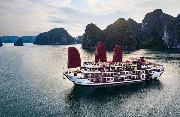 Overnight Luxury 5 Star Alisa Cruise with Meals, Kayak or Bamboo Boat