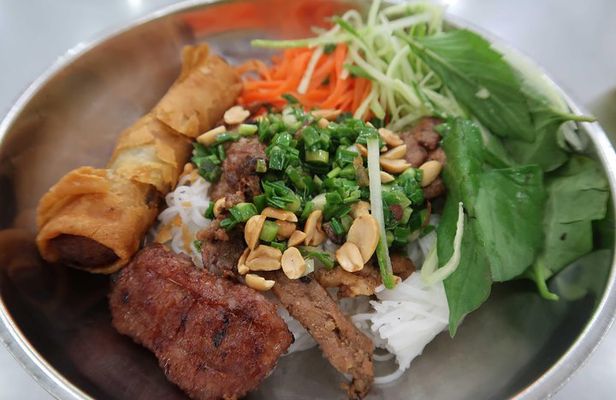 Ho Chi Minh Private Half Day Street Food Tour with Local Students