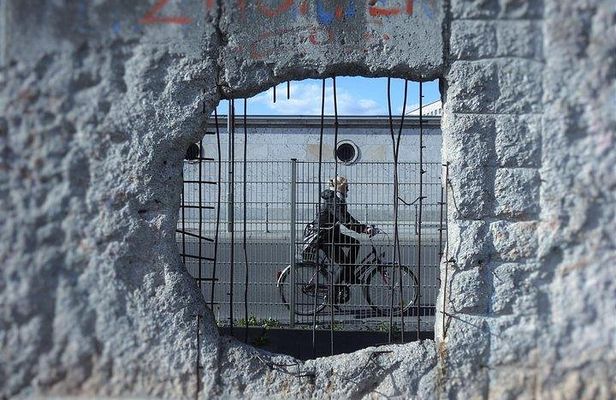 Explore The Berlin Wall: Cold War Berlin and Behind the Berlin Wall