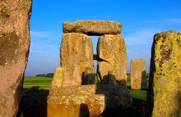 Stonehenge & Windsor Castle Tour