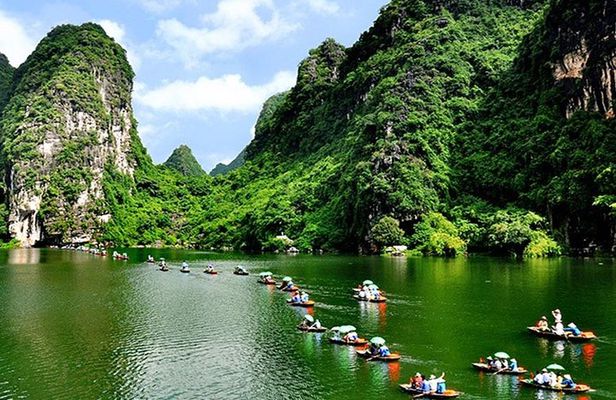 Bai Dinh Pagoda - Trang An Boat Trip - Mua cave Full Day
