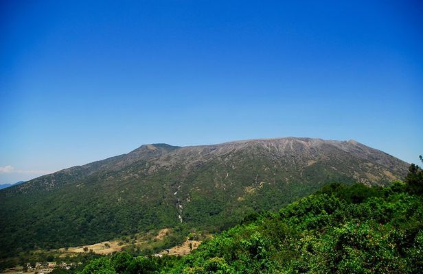 Santa Ana volcano hike with privileged early access. Go safe and skip the crowds