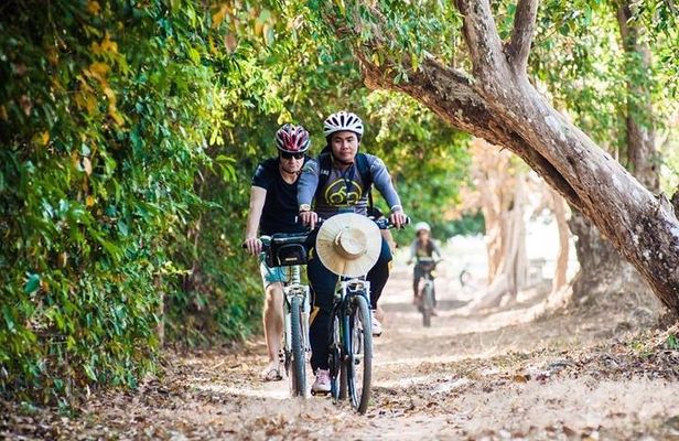 Angkor Wat & Bayon:: the Smiling Temple Bike Tour