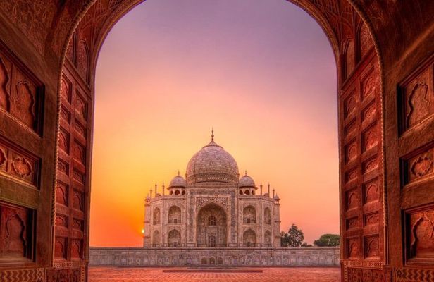 Skip The Line : Taj Mahal & Abhaneri Step Well Tour From Jaipur