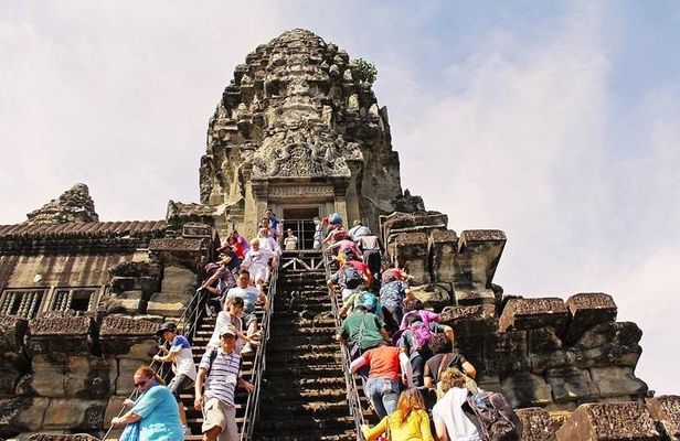 Angkor Wat and Small Circuit Temples by Private Transport