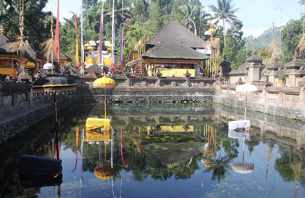 Thrilling Best Ubud White Water Rafting Adventure on Ayung River!