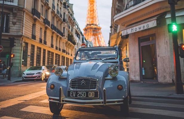 Vintage 2CV Adventure: 1-Hour Paris Highlights Tour