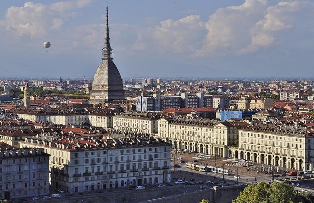 2-hour Turin guided small group walking tour