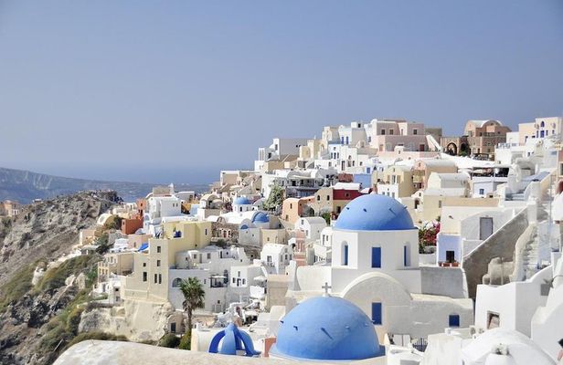 Private Full-Day Sightseeing Tour in Santorini with a Local