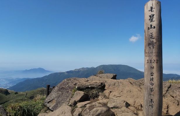Private Yangmingshan Hiking Day Tour from Taipei