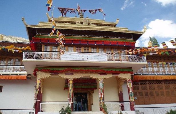 LEH LADAKH TOUR (6 Nights /7 Days)