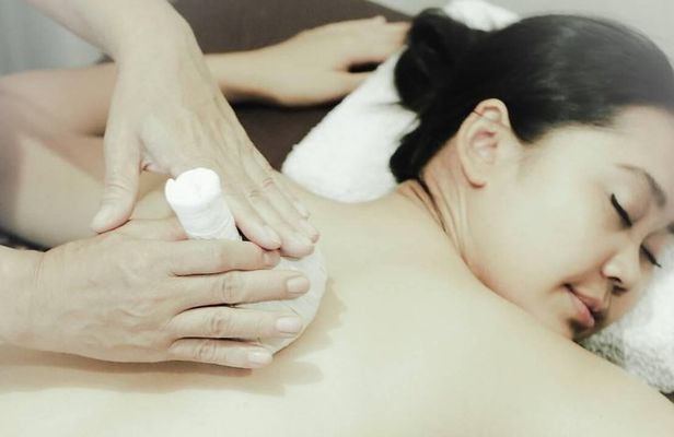 1.5 Hours Traditional Thai Massage with Herbal Compress - Free Transportation