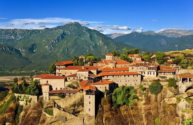 Athens: Meteora Monasteries and Hermit Caves Day Tour with Lunch