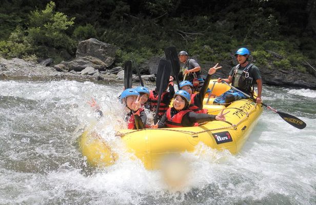 Local half past 12 meeting, rafting tour half day (3 hours)