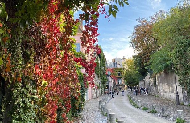 Montmartre Semi Private Walking Tour MAX 6 PEOPLE Guaranteed