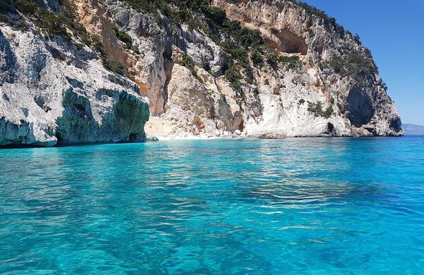 Catamaran Day Trip to the Cale di Orosei with Lunch