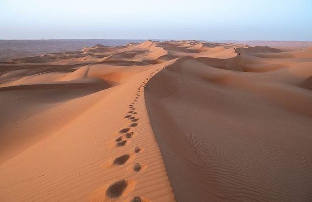 Sunset in Al Wahiba Sands. (Sunset at the desert)