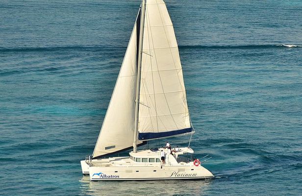 Sailing Catamaran PLATINO with Open Bar to Isla Mujeres