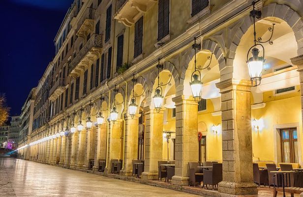 Small Group: Corfu Evening Walking Tour with a Glass of Wine