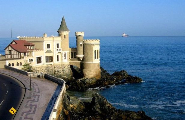 Famous Viña del Mar! Premium Walking Tour with a Native Guide