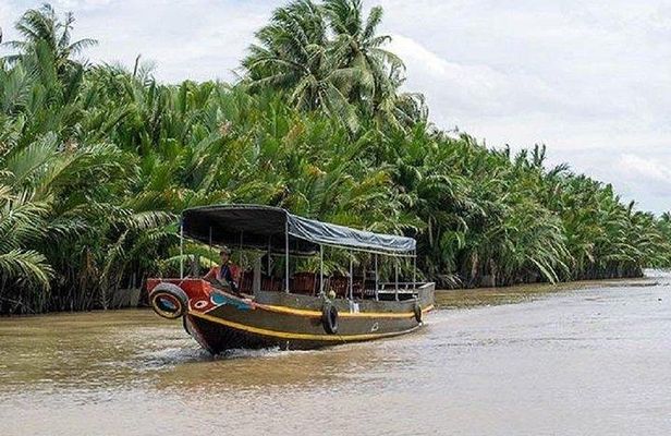 BIG BOSS private LIMOUSINE DAY TRIP TO MEKONG DElTA
