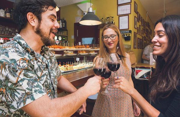 Barcelona Tapas & Wine Private Tour in Traditional Taverns