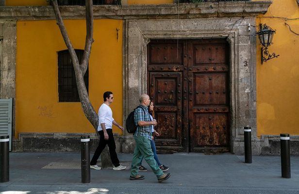 Private Mexico City Walking Tour with a Local: Roma & Condesa 100% Personalized