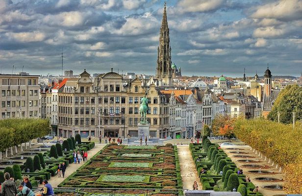 Private 4-hour Walking Tour of Brussels with official tour guide