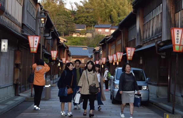 Must See Kanazawa With A Local: Private & Personalized