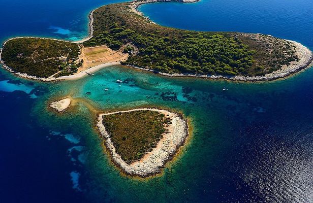 5 islands Private Boat Tour:Blue Cave,Hvar&Pakleni islands