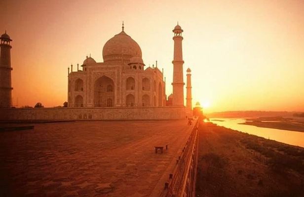 Private Day Tour of Taj Mahal and Agra Fort by Superfast Train