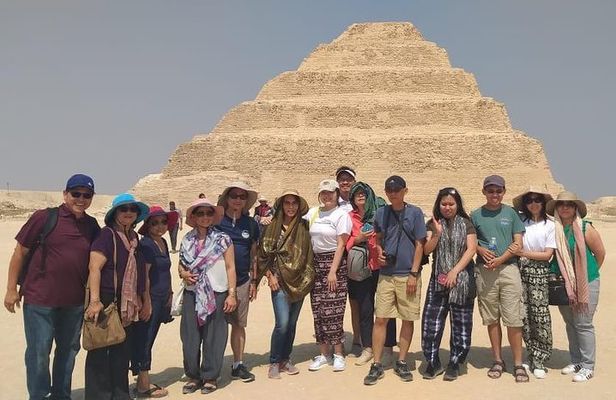 5 sites: Giza Pyramids, Sphinx, Saqqara, Dahshur, Memphis in private tour
