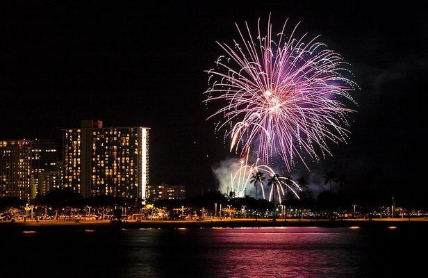 Friday Night Waikiki Fireworks Sail