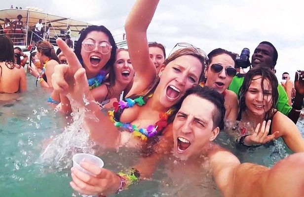 Party Boat - Booze Cruise Punta Cana
