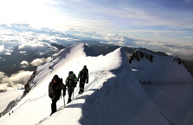 Huayna potosi 6088m. 3 day Climb