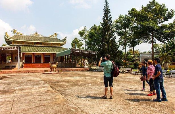 Ho Chi Minh City: Long Phuoc Tunnels & Long Tan Battlefield Tour