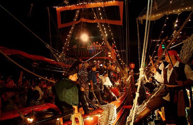 Pirate Galleon in Cancún 2X1 - Pirate Show & Dinner with Open Bar