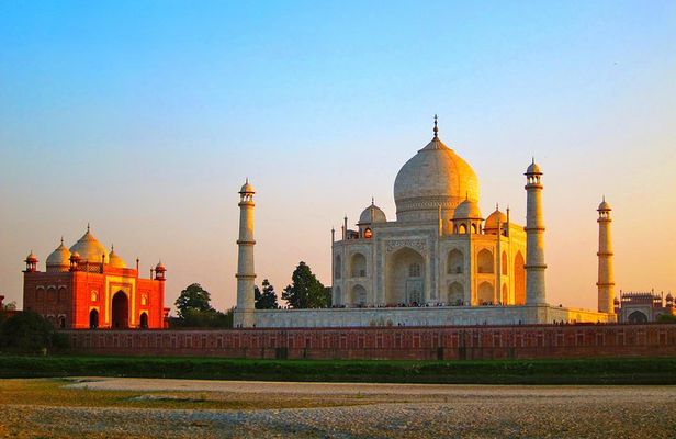 Agra: Taj Mahal, Agra Fort and Fatehpur Sikri Guided City Tour