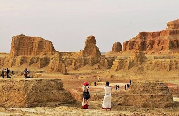 Dunhuang Private Day Tour: Yumen Pass, Han Great Wall Ruins and Yadan Ghost City