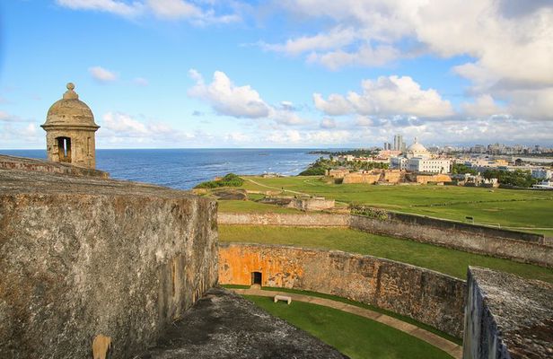 Old San Juan Walking Tour with Fort: 8+ people group